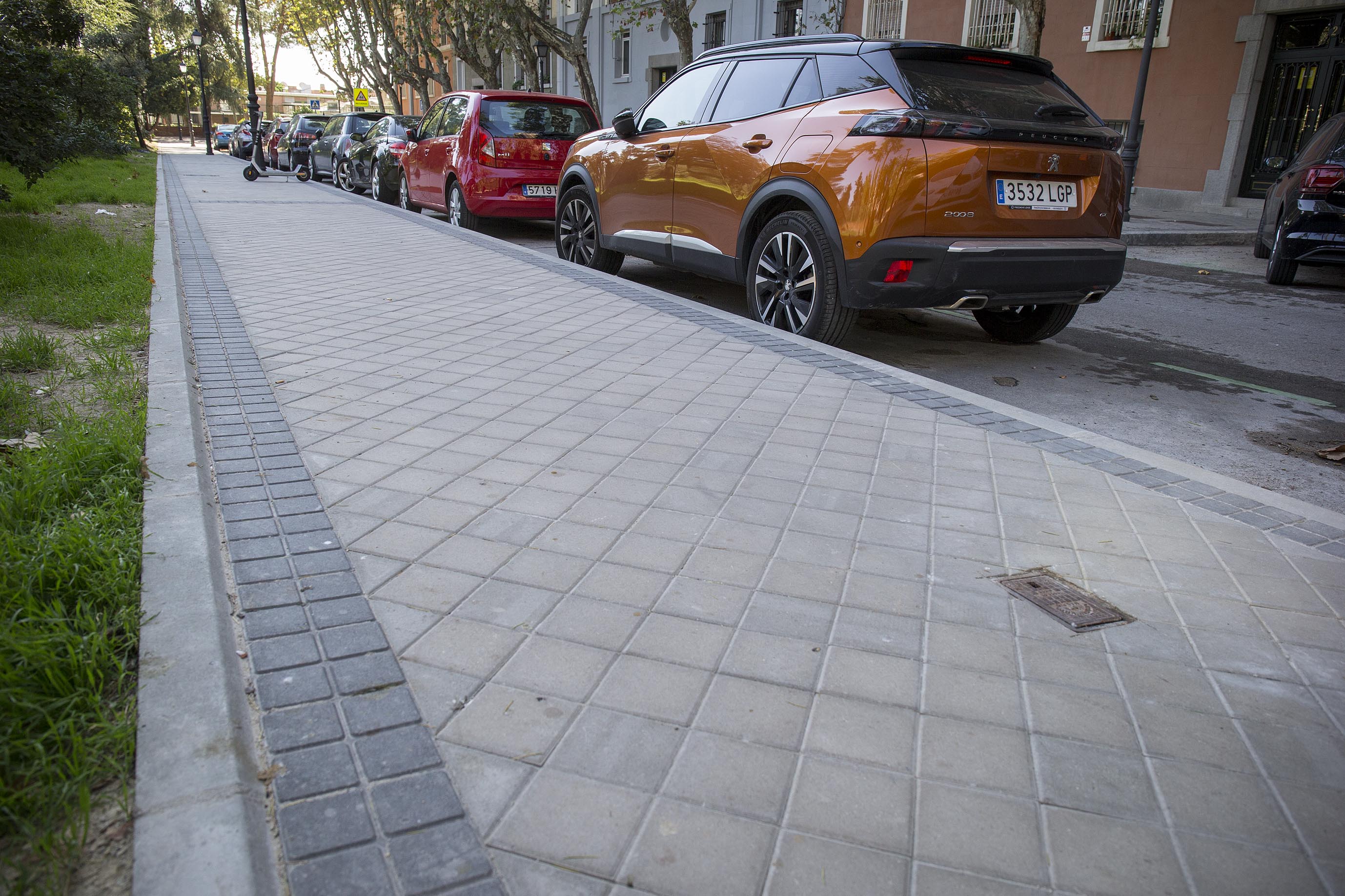 El Ayuntamiento ha invertido un millón de euros en la mejora de las aceras y la accesibilidad de una decena de calles de Retiro  